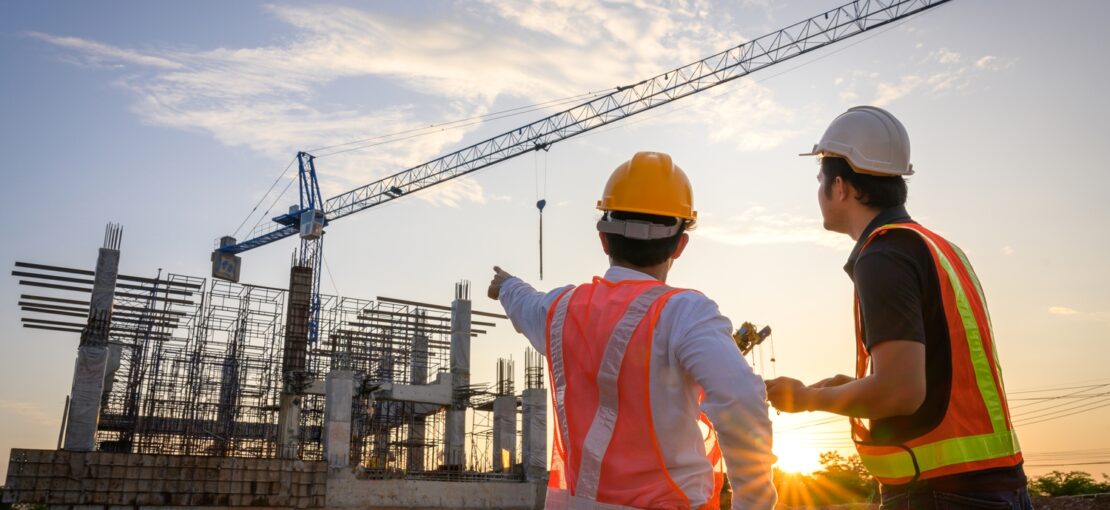 A,Team,Of,Construction,Engineers,Talks,To,Managers,And,Construction